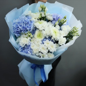 Букет "Океан любви" из Голландских гортензий, диантусов, хризантем Магнум и эустом в Солнечногорске