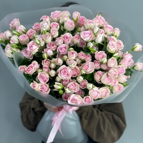 Букет "Постоянство" из 25 кустовых роз (60 см) в Солнечногорске