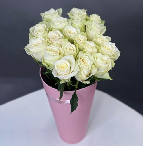 19 белых роз Кения в конусе в Солнечногорске