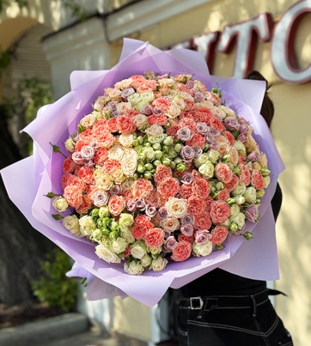 Букет из 101 кустовой розы микс в Солнечногорске